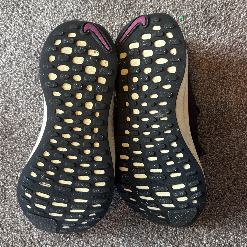 Nike Black and Pink Athletic Shoes - Picture 2 of 7